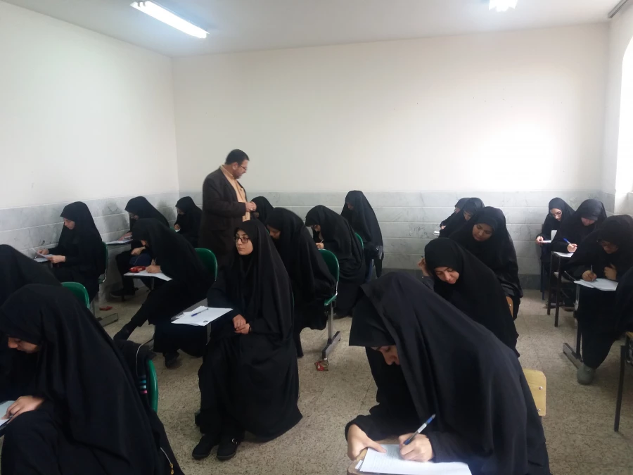 بازدید سرپرست امور پردیس های استان قم از محل برگزاری امتحانات پایان نیمسال اول 98-97 در پردیس حضرت معصومه(س) 2