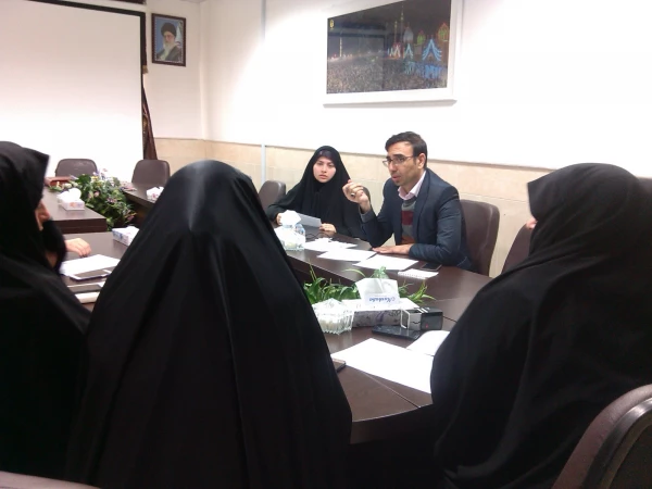 برگزاری جلسه شورای صنفی در خصوص تدوین برنامه غذایی نیمسال دوم 98-97 6