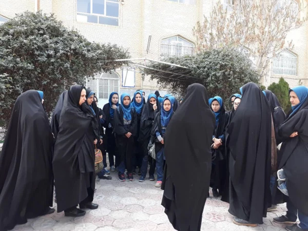 بازدید دانش آموزان دبیرستان حانیه منطقه کهک از پردیس حضرت معصومه(س) 2