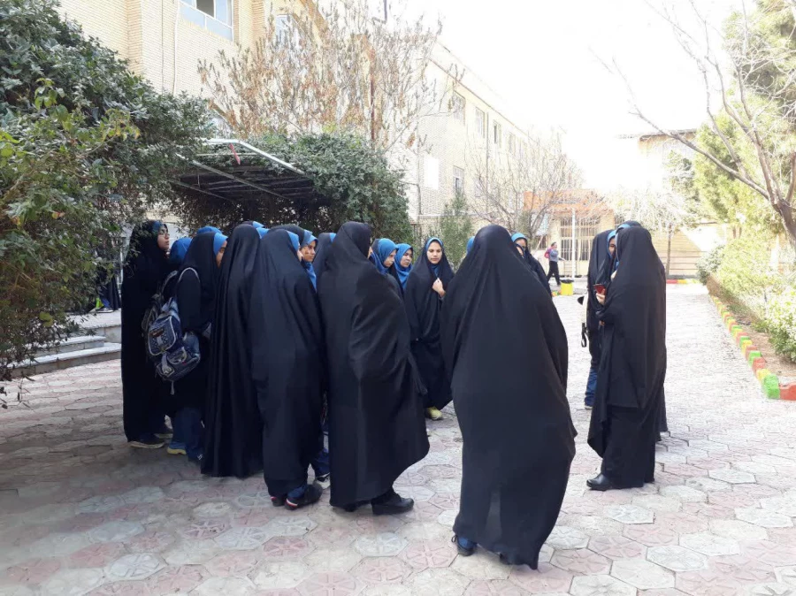 بازدید دانش آموزان دبیرستان حانیه منطقه کهک از پردیس حضرت معصومه(س) 2