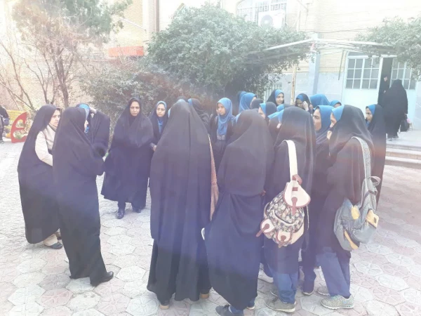 بازدید دانش آموزان دبیرستان حانیه منطقه کهک از پردیس حضرت معصومه(س) 2