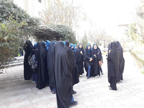 بازدید دانش آموزان دبیرستان حانیه منطقه کهک از پردیس حضرت معصومه(س) 2