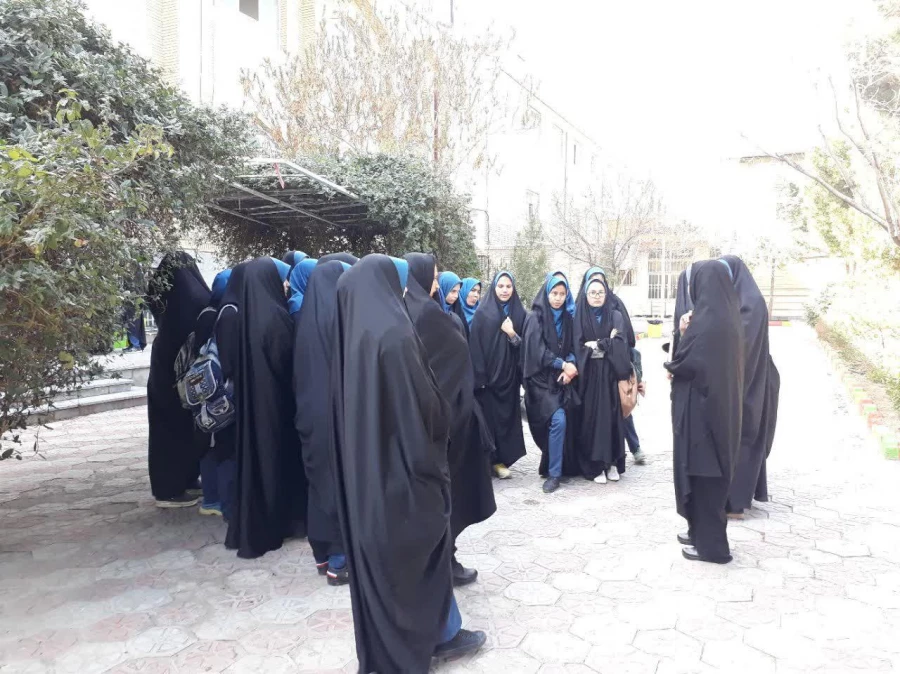 بازدید دانش آموزان دبیرستان حانیه منطقه کهک از پردیس حضرت معصومه(س) 2