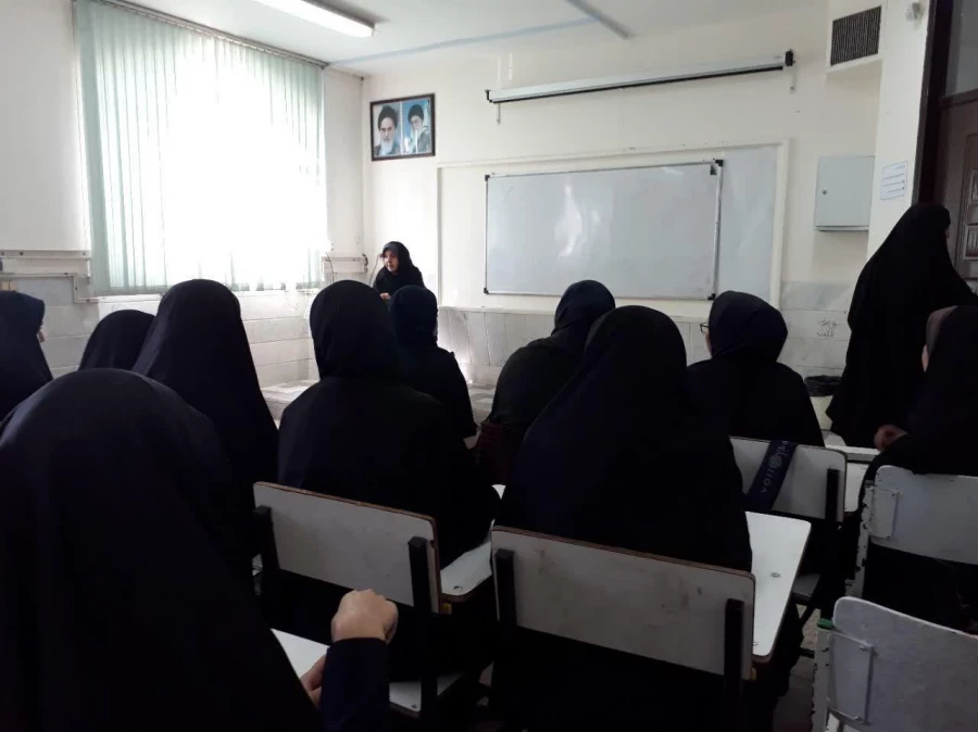 بازدید دانش آموزان دبیرستان حضرت زهرا(س) از پردیس حضرت معصومه(س) 2