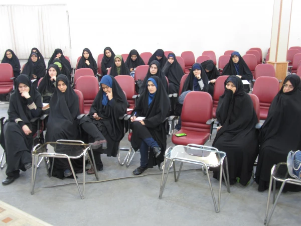 نشست مسؤولان پردیس حضرت معصومه(س) با نمایندگان دانشجویی 2