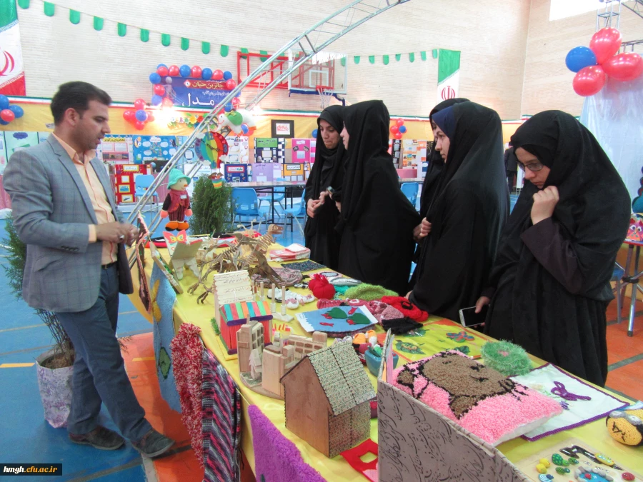 بازدید دانشجومعلمان پردیس حضرت معصومه(س) از نمایشگاه دست ساخته های دانش آموزان در نهمین جشنواره جابر ابن حیان 2