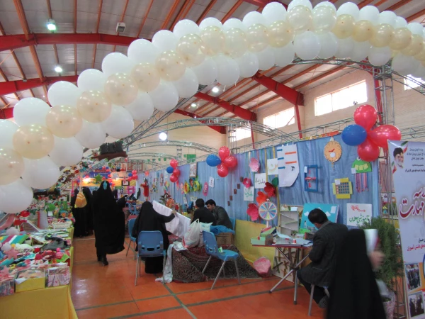 بازدید دانشجومعلمان پردیس حضرت معصومه(س) از نمایشگاه دست ساخته های دانش آموزان در نهمین جشنواره جابر ابن حیان 2