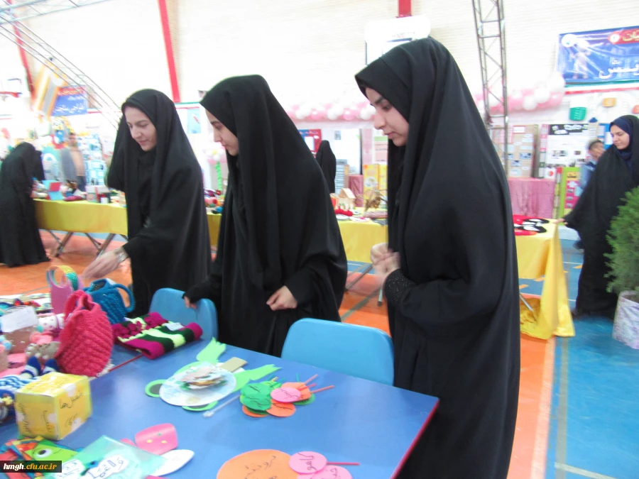 بازدید دانشجومعلمان پردیس حضرت معصومه(س) از نمایشگاه دست ساخته های دانش آموزان در نهمین جشنواره جابر ابن حیان 2