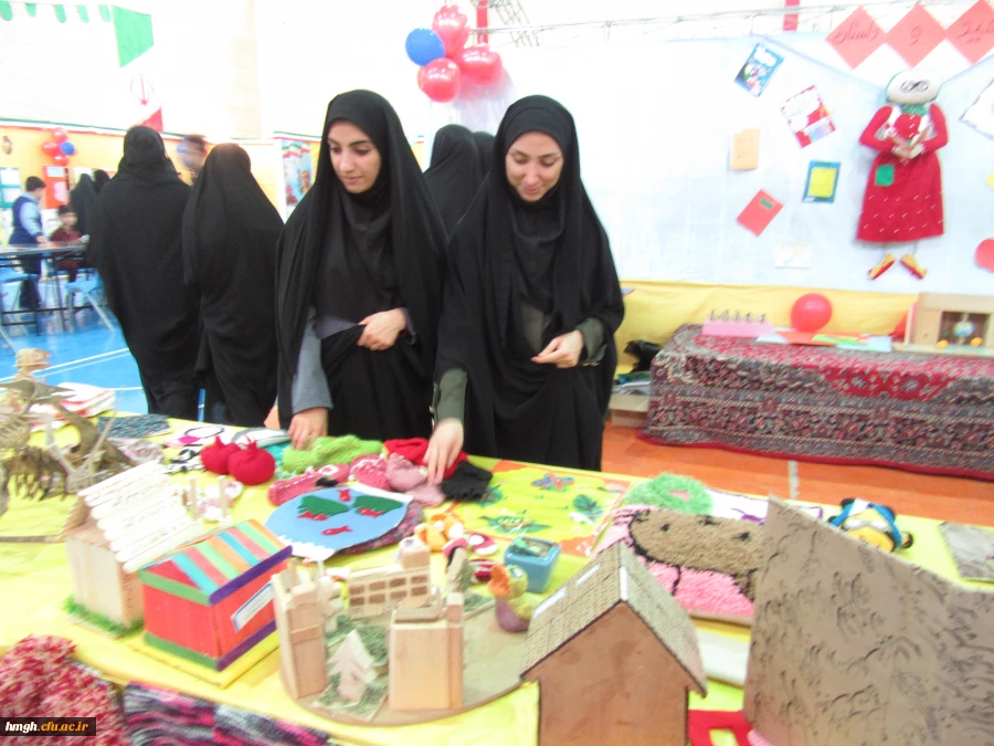 بازدید دانشجومعلمان پردیس حضرت معصومه(س) از نمایشگاه دست ساخته های دانش آموزان در نهمین جشنواره جابر ابن حیان 2