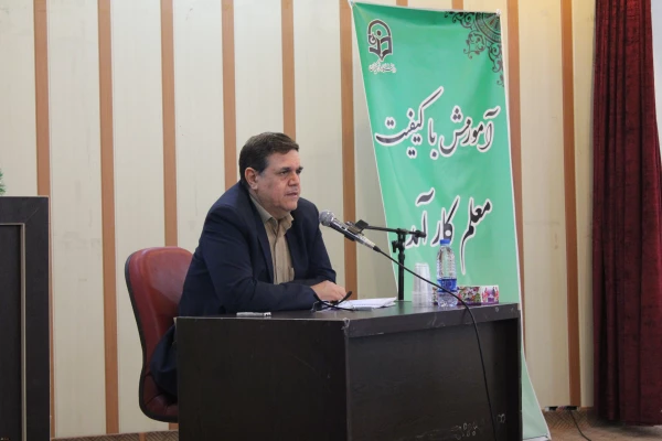 برگزاری مراسم بزرگداشت دهه سرآمدی آموزش و مقام شامخ معلم با حضور دکتر خنیفر ریاست محترم دانشگاه فرهنگیان در پردیس حضرت معصومه(س)  2