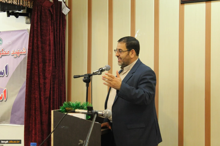 برگزاری مراسم بزرگداشت دهه سرآمدی آموزش و مقام شامخ معلم با حضور دکتر خنیفر ریاست محترم دانشگاه فرهنگیان در پردیس حضرت معصومه(س)  3