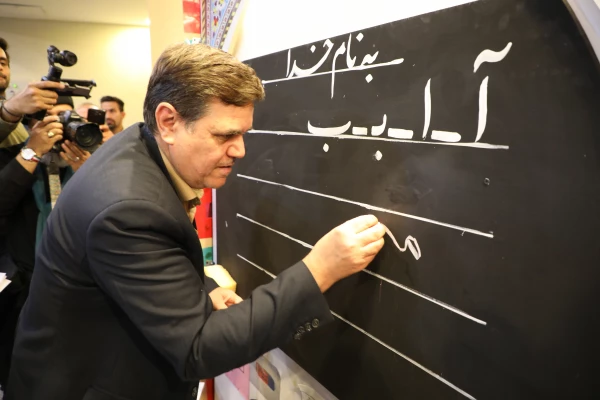 گزارش تصویری از غرفه استان قم در نمایشگاه آثار و موزه اسناد و مفاخر تربیت معلم در ایران 2