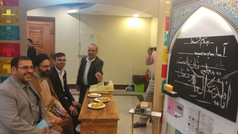 گزارش تصویری از غرفه استان قم در نمایشگاه آثار و موزه اسناد و مفاخر تربیت معلم در ایران 4