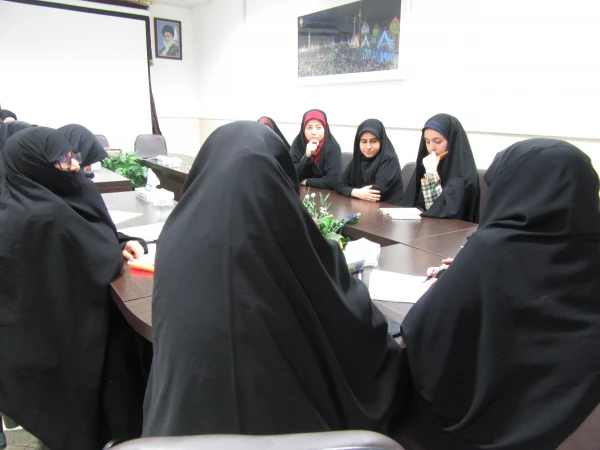 جلسه مسؤولان پردیس حضرت معصومه(س) با نمایندگان دانشجویان در آستانه ماه مبارک رمضان 2