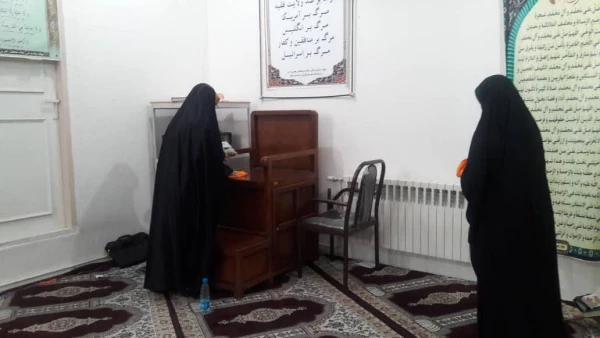 در آستانه حلول ماه مبارک رمضان:
غبارروبی نمازخانه پردیس توسط دانشجومعلمان 2