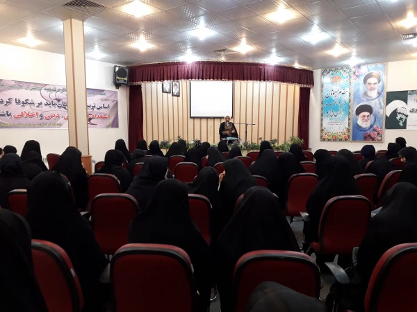 برگزار شد:

موضوع برنامه ساعت فرهنگی این هفته:«خانواده و فرزند آوری» 
 2