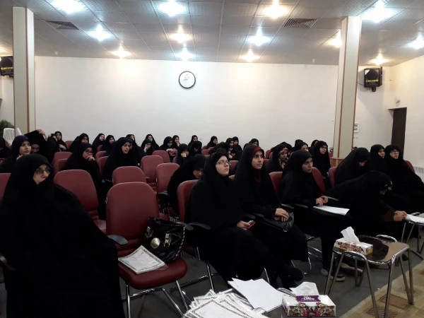 برگزار شد:

موضوع برنامه ساعت فرهنگی این هفته:«خانواده و فرزند آوری» 
 2