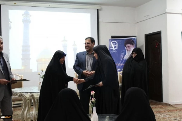 معاون دانشجویی دانشگاه فرهنگیان از انتخابات شورای صنفی پردیس حضرت معصومه(س) بازدید نمود. 2