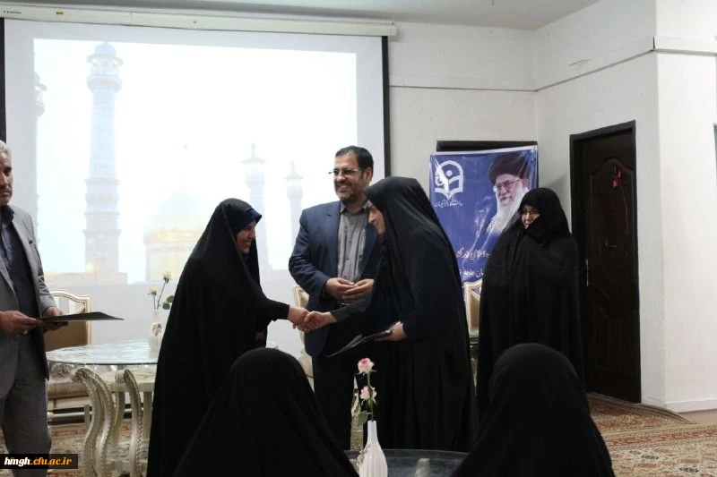 معاون دانشجویی دانشگاه فرهنگیان از انتخابات شورای صنفی پردیس حضرت معصومه(س) بازدید نمود. 2