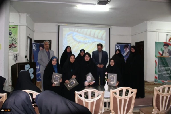 معاون دانشجویی دانشگاه فرهنگیان از انتخابات شورای صنفی پردیس حضرت معصومه(س) بازدید نمود. 2