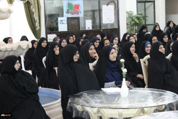 معاون دانشجویی دانشگاه فرهنگیان از انتخابات شورای صنفی پردیس حضرت معصومه(س) بازدید نمود. 2