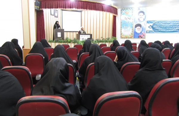 جلسه آموزش احکام پرکاربرد دانشجویی در پردیس حضرت معصومه(س) برگزار گردید. 2