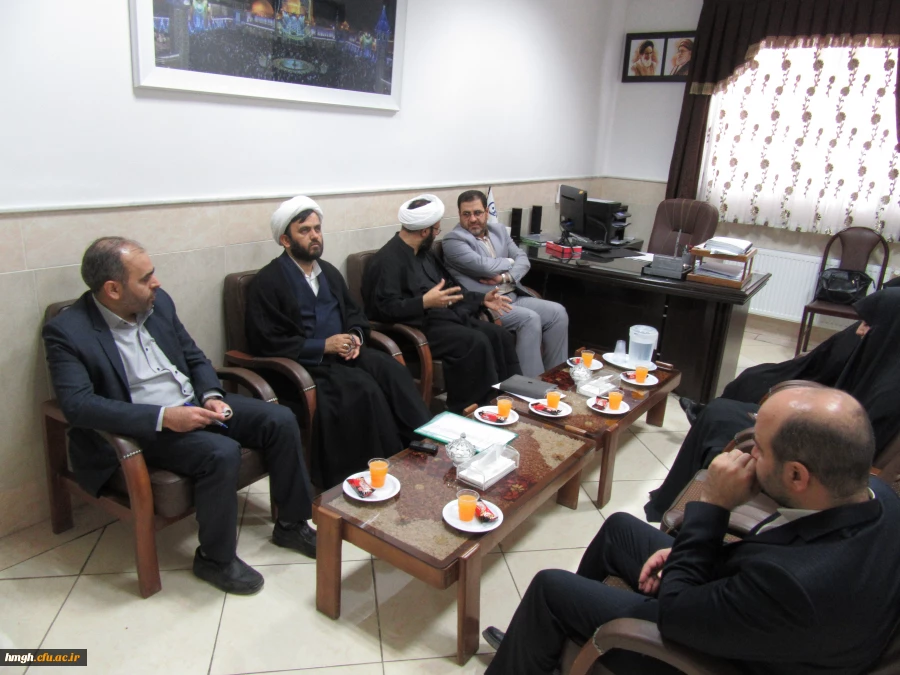 برگزار شد: 

جلسه هماهنگی مراسم تدفین پیکر مطهر شهید گمنام در پردیس حضرت معصومه(س) 2