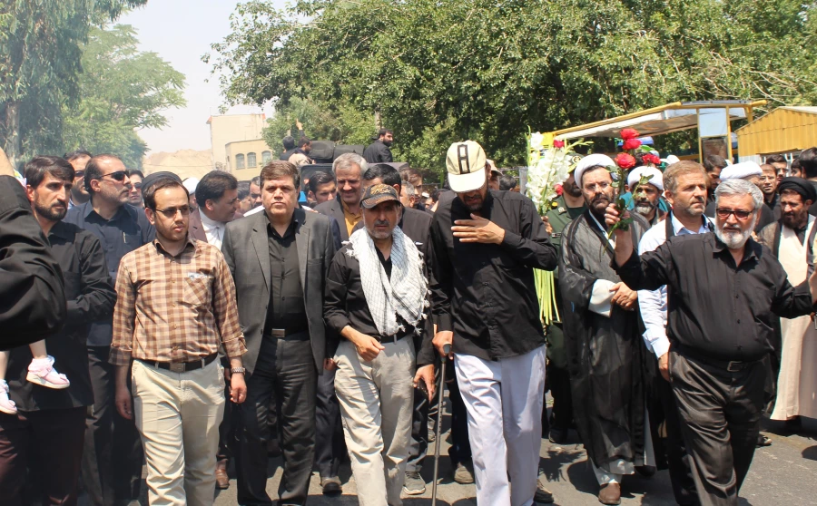 برگزار شد:

مراسم تشییع و خاکسپاری پیکر پاک شهید گمنام دفاع مقدس در پردیس حضرت معصومه (س) 5