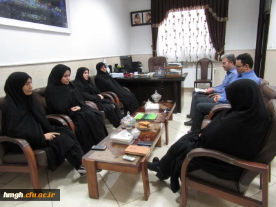 نشست صمیمی سرپرست پردیس حضرت معصومه(س) با همکاران واحدهای آموزش و امور دانشجویی