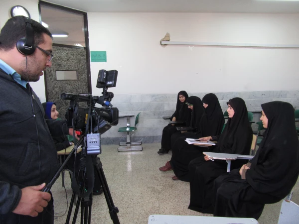 مصاحبه شبکه صدا و سیمای استانی نور با تعدادی از دانشجومعلمان پردیس حضرت معصومه(س) به مناسبت هفته وحدت 2