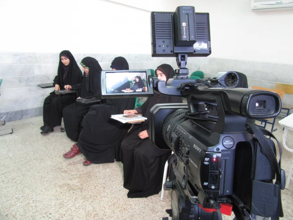 مصاحبه شبکه صدا و سیمای استانی نور با تعدادی از دانشجومعلمان پردیس حضرت معصومه(س) به مناسبت هفته وحدت 2