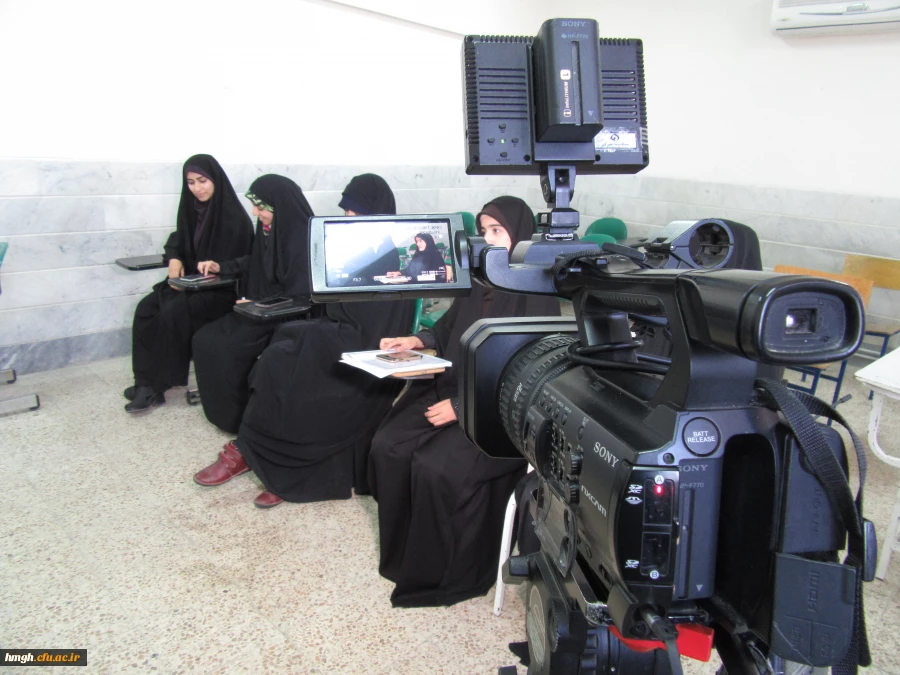 مصاحبه شبکه صدا و سیمای استانی نور با تعدادی از دانشجومعلمان پردیس حضرت معصومه(س) به مناسبت هفته وحدت 2