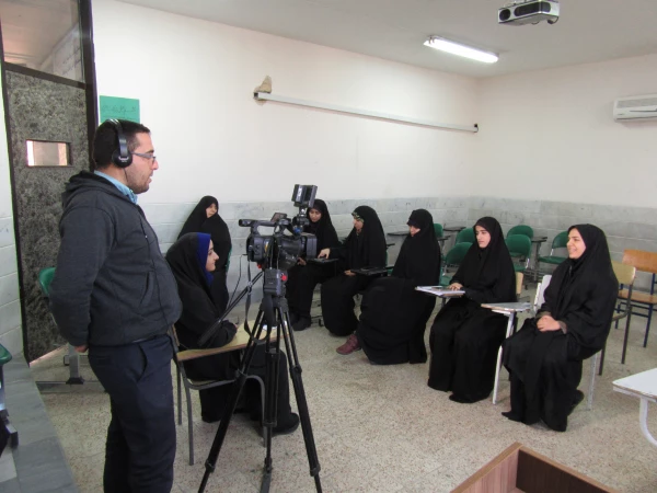 مصاحبه شبکه صدا و سیمای استانی نور با تعدادی از دانشجومعلمان پردیس حضرت معصومه(س) به مناسبت هفته وحدت 2