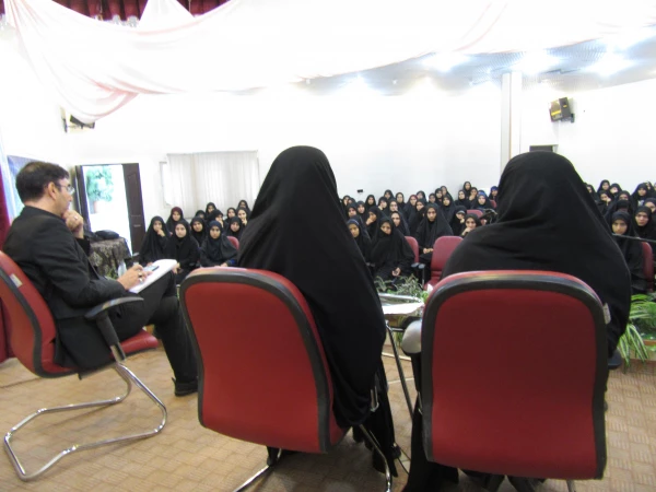 نشست صمیمی مسؤولان پردیس حضرت معصومه(س) با دانشجویان 2