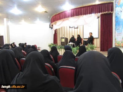 نشست صمیمی مسؤولان پردیس حضرت معصومه(س) با دانشجویان