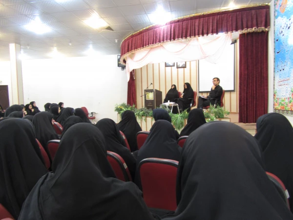 نشست صمیمی مسؤولان پردیس حضرت معصومه(س) با دانشجویان 2