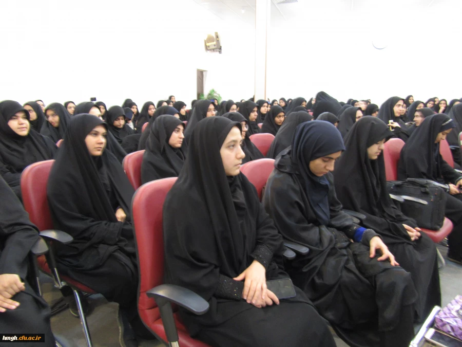 نشست صمیمی مسؤولان پردیس حضرت معصومه(س) با دانشجویان 2