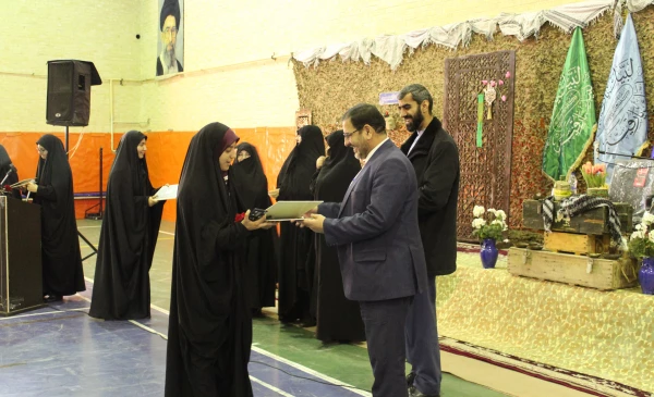 ویژه برنامه باشکوه گرامیداشت هفته بسیج در پردیس حضرت معصومه(س) برگزار شد. 2