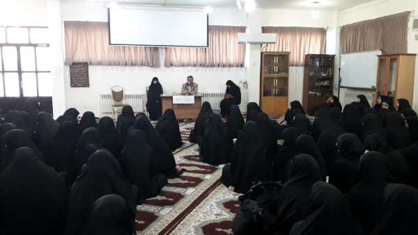 جلسه توجیهی مسؤولان هسته گزینش اداره کل آموزش و پرورش استان قم با دانشجو معلمان ورودی ۹۸ 2