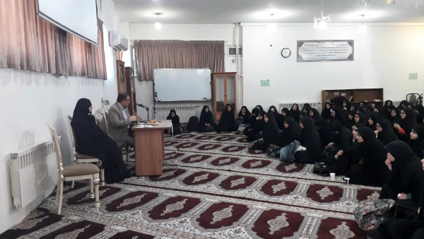 جلسه توجیهی مسؤولان هسته گزینش اداره کل آموزش و پرورش استان قم با دانشجو معلمان ورودی ۹۸ 3