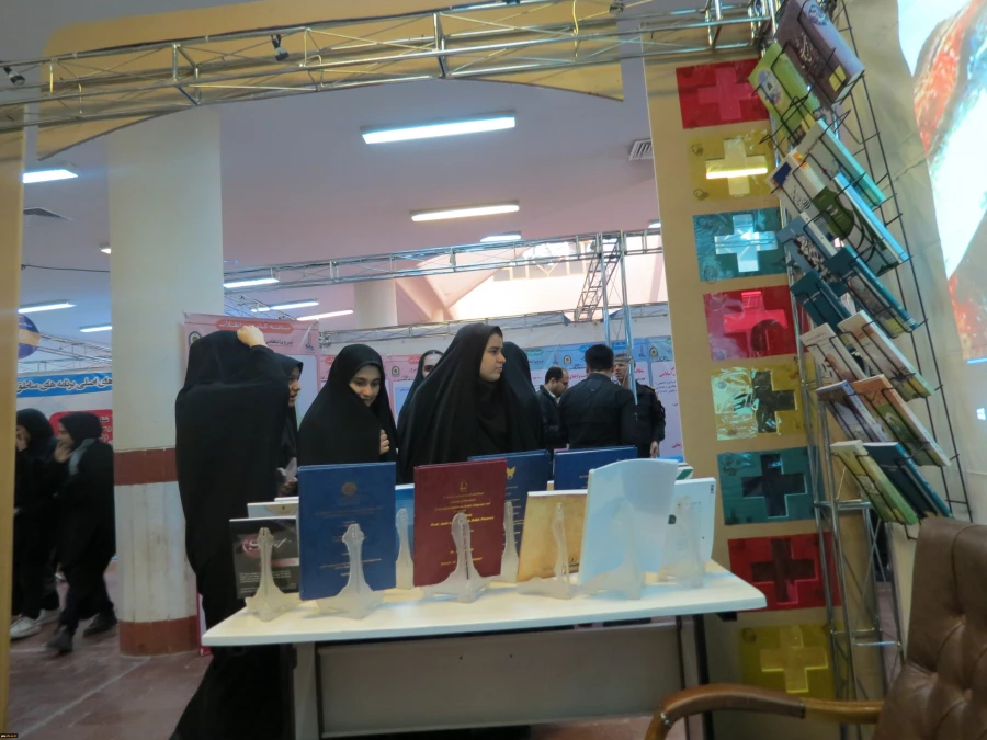 شرکت دانشگاه فرهنگیان قم در نمایشگاه استانی فن بازار و آثار پژوهشی مراکز علمی و دانشگاهی  3
