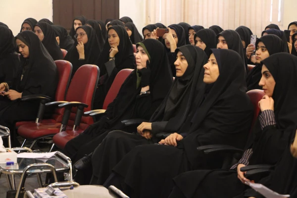 برگزاری همایش علمی دانشجویی «أعلام الأدب العربی المعاصر» به مناسبت روز جهانی زبان عربی و هفته پژوهش در پردیس حضرت معصومه (س) قم 2