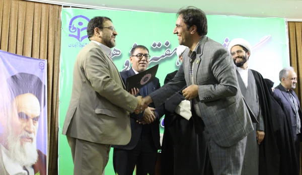 با حضور انصاری راد معاون دانشجویی دانشگاه فرهنگیان در قم برگزار شد:

بزرگداشت هفته پژوهش و گرامیداشت روز وحدت حوزه و دانشگاه
 2