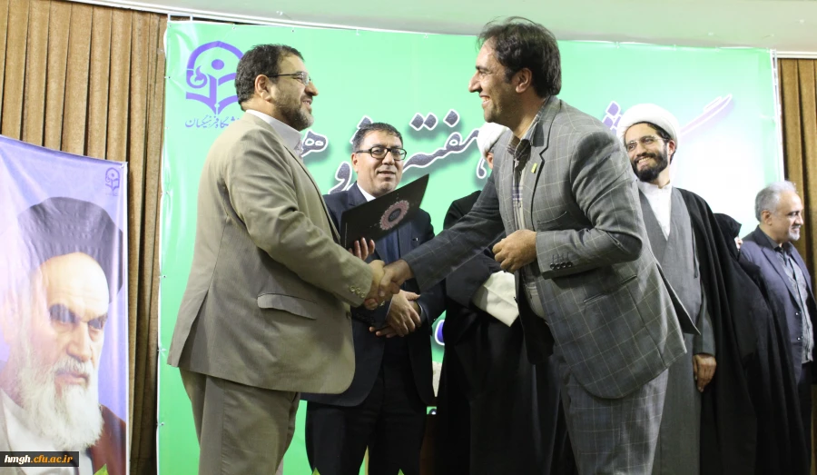 با حضور انصاری راد معاون دانشجویی دانشگاه فرهنگیان در قم برگزار شد:

بزرگداشت هفته پژوهش و گرامیداشت روز وحدت حوزه و دانشگاه
 2