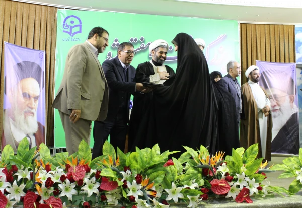 با حضور انصاری راد معاون دانشجویی دانشگاه فرهنگیان در قم برگزار شد:

بزرگداشت هفته پژوهش و گرامیداشت روز وحدت حوزه و دانشگاه
 5