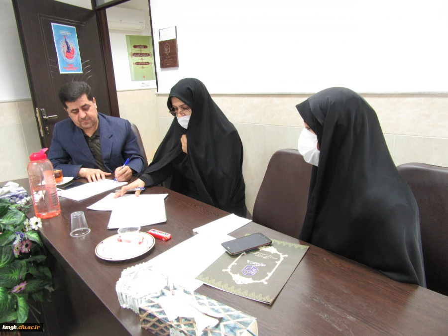 برگزاری جلسه هم اندیشی اعضای هیأت علمی پردیس حضرت معصومه(س) درباره نحوه برگزاری امتحانات پایان نیمسال دوم 2