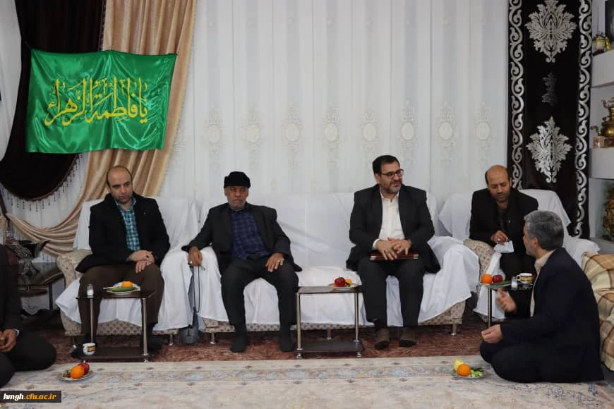 دیدار مسؤولان دانشگاه فرهنگیان استان قم با خانواده شهید مدافع حرم 4
