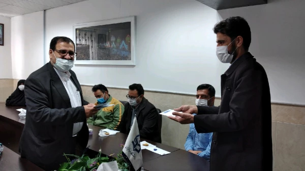 تقدیر از نیروهای شرکتی توسط مدیر امور پردیس های استان قم 3