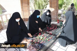 در هفته دفاع مقدس برگزار شد: 

مراسم غبار روبی مزار شهید گمنام پردیس حضرت معصومه(س) و گلزار شهدای قم 2