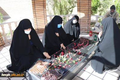 در هفته دفاع مقدس برگزار شد: 

مراسم غبار روبی مزار شهید گمنام پردیس حضرت معصومه(س) و گلزار شهدای قم